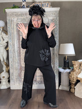 Load image into Gallery viewer, CN-G Oversize Hoodie mit Blumemapplikation aus veganem Leder Größe 44 bis 64