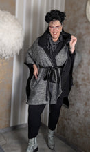 Load image into Gallery viewer, CN-G Überwurf/ Weste/ Jacke aussen kariert, innen Streifen Einheitsgröße - alle Größen