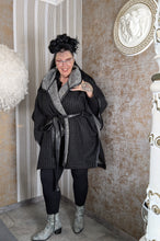 Load image into Gallery viewer, CN-G Überwurf/Weste/Jacke aussen Streifen, innen kariert Einheitsgröße - alle Größen