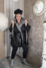 Load image into Gallery viewer, CN-G Überwurf/Weste/Jacke aussen Streifen, innen kariert Einheitsgröße - alle Größen