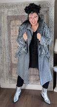 Load image into Gallery viewer, Jeansmantel mit Kapuze und Fransen von H4 bis Größe 60