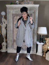 Load image into Gallery viewer, H4 leichte Longjacke Größe 42 bis 58