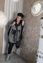 Load image into Gallery viewer, CN-G Überwurf/ Weste/ Jacke aussen kariert, innen Streifen Einheitsgröße - alle Größen