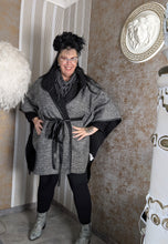 Load image into Gallery viewer, CN-G Überwurf/ Weste/ Jacke aussen kariert, innen Streifen Einheitsgröße - alle Größen