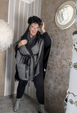 Load image into Gallery viewer, CN-G Überwurf/ Weste/ Jacke aussen kariert, innen Streifen Einheitsgröße - alle Größen