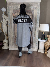 Load image into Gallery viewer, H4 Mantel tragbar Größe 44 bis 60 im College Style, graumeliert