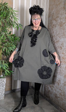 Lade das Bild in den Galerie-Viewer, Wunderschöne Longtunika in Khaki mit Memory Taft aus Baumwolle Grösse 40 bis 62