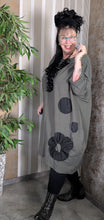 Lade das Bild in den Galerie-Viewer, Wunderschöne Longtunika in Khaki mit Memory Taft aus Baumwolle Grösse 40 bis 62