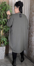 Lade das Bild in den Galerie-Viewer, Wunderschöne Longtunika in Khaki mit Memory Taft aus Baumwolle Grösse 40 bis 62