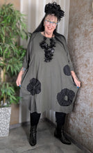 Lade das Bild in den Galerie-Viewer, Wunderschöne Longtunika in Khaki mit Memory Taft aus Baumwolle Grösse 40 bis 62