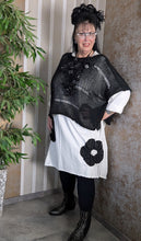 Load image into Gallery viewer, Überwurf mit Cut Outs in Schwarz Tragbar alle Größen