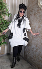 Lade das Bild in den Galerie-Viewer, Wunderschöne Longtunika in Wollweiss mit Memory Taft aus Baumwolle Grösse 40 bis 62