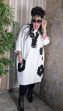 Lade das Bild in den Galerie-Viewer, Wunderschöne Longtunika in Wollweiss mit Memory Taft aus Baumwolle Grösse 40 bis 62