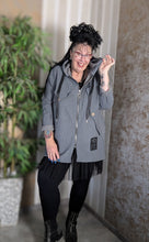 Load image into Gallery viewer, Leichte Cordjacke Einheitsgröße Gr 44 bis 54 in Grau Saisonartikel Low Budget