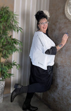 Load image into Gallery viewer, Überwurf mit Cut Outs in Weiß Tragbar alle Größen