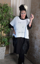 Load image into Gallery viewer, Überwurf mit Cut Outs in Weiß Tragbar alle Größen