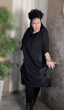 Lade das Bild in den Galerie-Viewer, Wunderschöne Longtunika in Schwarz mit Memory Taft aus Baumwolle Grösse 40 bis 62