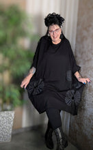 Lade das Bild in den Galerie-Viewer, Wunderschöne Longtunika in Schwarz mit Memory Taft aus Baumwolle Grösse 40 bis 62
