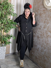 Load image into Gallery viewer, 2 in 1 leichter Jeansmantel in Schwarz, umfunktionierbar zur Jeansjacke Einheitsgröße 42 bis 58