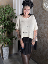 Load image into Gallery viewer, Überwurf mit Cut Outs in Beige Tragbar alle Größen