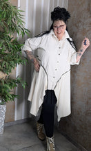 Load image into Gallery viewer, 2 in 1 leichter Jeansmantel in Wollweiss, umfunktionierbar zur Jeansjacke Einheitsgröße 42 bis 58