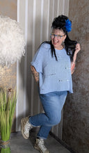 Load image into Gallery viewer, Überwurf mit Cut Outs in Blau Tragbar alle Größen