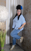 Load image into Gallery viewer, Überwurf mit Cut Outs in Blau Tragbar alle Größen