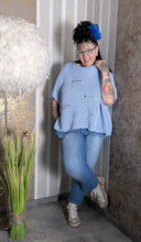 Load image into Gallery viewer, Überwurf mit Cut Outs in Blau Tragbar alle Größen