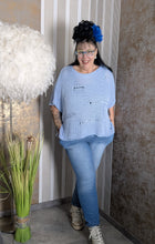 Load image into Gallery viewer, Überwurf mit Cut Outs in Blau Tragbar alle Größen