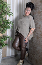 Load image into Gallery viewer, Überwurf mit Cut Outs in Sand Tragbar alle Größen