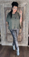 Load image into Gallery viewer, Überwurf mit Cut Outs in Khaki Tragbar alle Größen