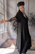 Lade das Bild in den Galerie-Viewer, CNG Kleid mit Makramee Ärmeln in Handarbeit Größe 40 bis 64