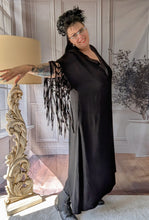 Lade das Bild in den Galerie-Viewer, CNG Kleid mit Makramee Ärmeln in Handarbeit Größe 40 bis 64