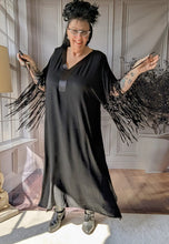 Lade das Bild in den Galerie-Viewer, CNG Kleid mit Makramee Ärmeln in Handarbeit Größe 40 bis 64