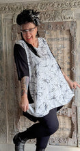 Lade das Bild in den Galerie-Viewer, CNG Tunika mit Schwarz Weiss Design Größe 42 bis 62