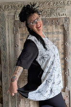 Lade das Bild in den Galerie-Viewer, CNG Tunika mit Schwarz Weiss Design Größe 42 bis 62