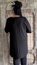 Lade das Bild in den Galerie-Viewer, CNG Tunika mit Schwarz Weiss Design Größe 42 bis 62