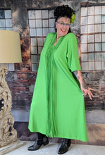 Load image into Gallery viewer, CNG Kleid in Apfel Grün mit hochwertiger Handarbeit Makramee Kette bis Größe 64