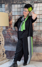 Load image into Gallery viewer, CNG 3 Teiler bestehend aus Tunika, Schal und Hose Gr 40 bis 54