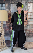 Load image into Gallery viewer, CNG 3 Teiler bestehend aus Tunika, Schal und Hose Gr 40 bis 54