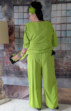 Load image into Gallery viewer, CNG Avantgarde Set bestehend aus Tunika und Hose in Apfel Grün Schwarz bis Größe 60