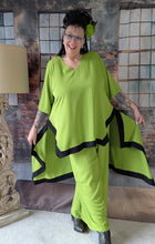 Load image into Gallery viewer, CNG Avantgarde Set bestehend aus Tunika und Hose in Apfel Grün Schwarz bis Größe 60