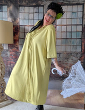 Load image into Gallery viewer, CNG Kleid in lemon gelb mit hochwertiger Handarbeit Makramee Kette bis Größe 64