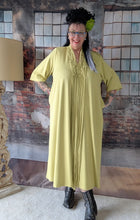 Load image into Gallery viewer, CNG Kleid in lemon gelb mit hochwertiger Handarbeit Makramee Kette bis Größe 64