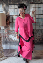 Load image into Gallery viewer, CNG Avantgarde Set bestehend aus Tunika und Hose in Pink Schwarz bis Größe 60