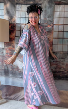 Lade das Bild in den Galerie-Viewer, CNG Sommerkleid in angesagtem Farbenmix Grau Rosa Größe 40 bis 62
