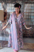Lade das Bild in den Galerie-Viewer, CNG Sommerkleid in angesagtem Farbenmix Grau Rosa Größe 40 bis 62