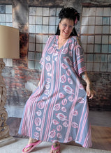 Lade das Bild in den Galerie-Viewer, CNG Sommerkleid in angesagtem Farbenmix Grau Rosa Größe 40 bis 62