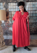 Load image into Gallery viewer, CNG Kleid in Rot mit hochwertiger Handarbeit Makramee Kette bis Größe 64