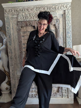 Load image into Gallery viewer, CNG Avantgarde Set bestehend aus Tunika und Hose in Schwarz Weiß bis Größe 60